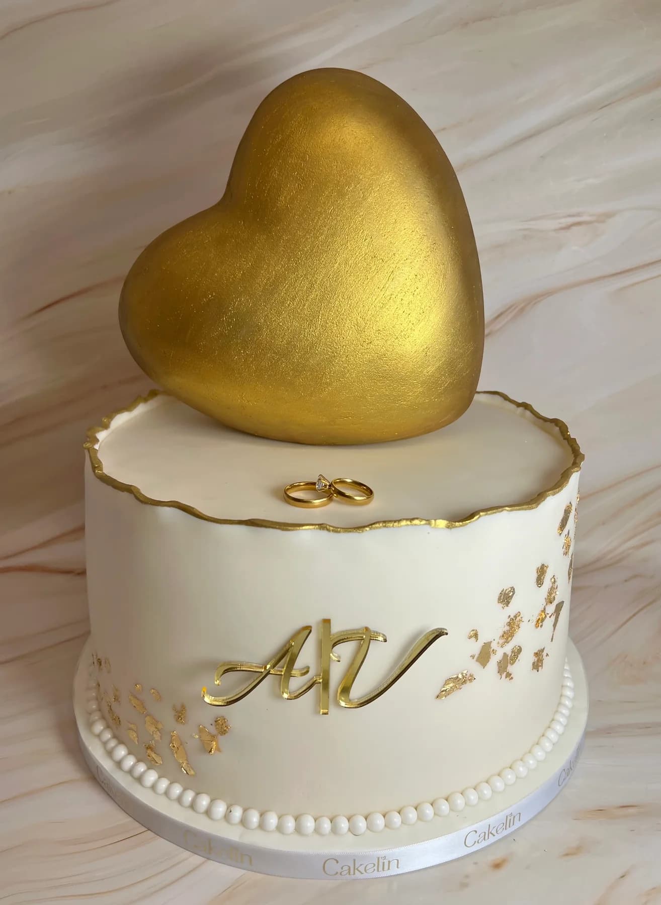 Minimal ivory and gold heart cake